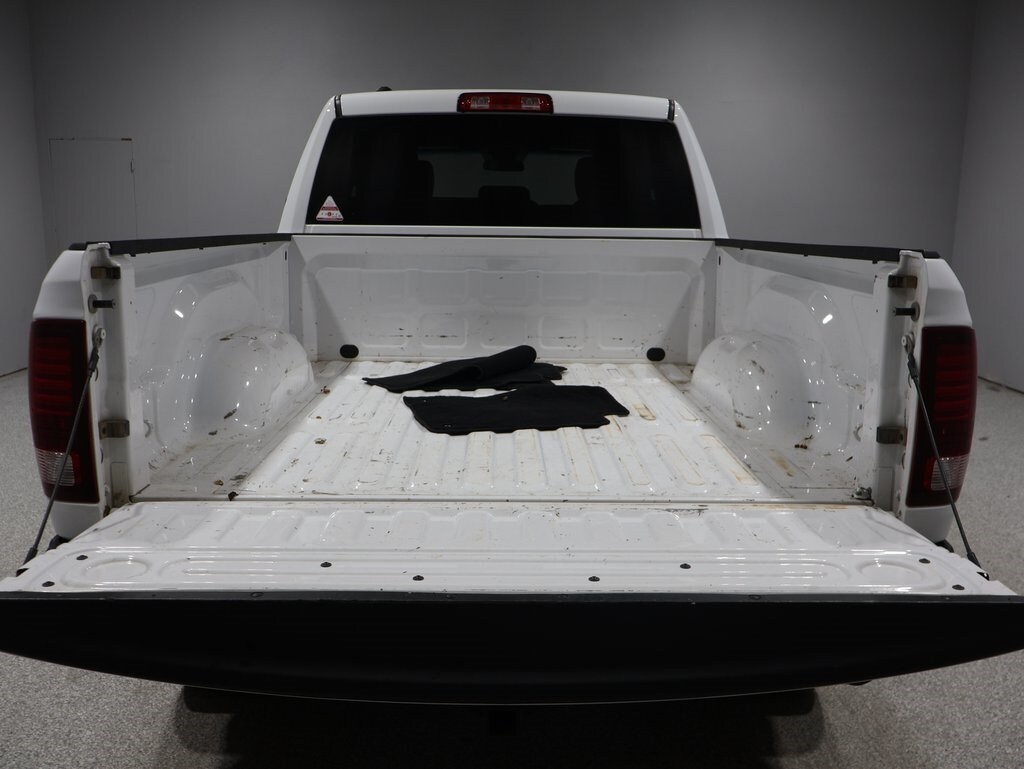 2021 Ram 1500 Classic SLT photo 4