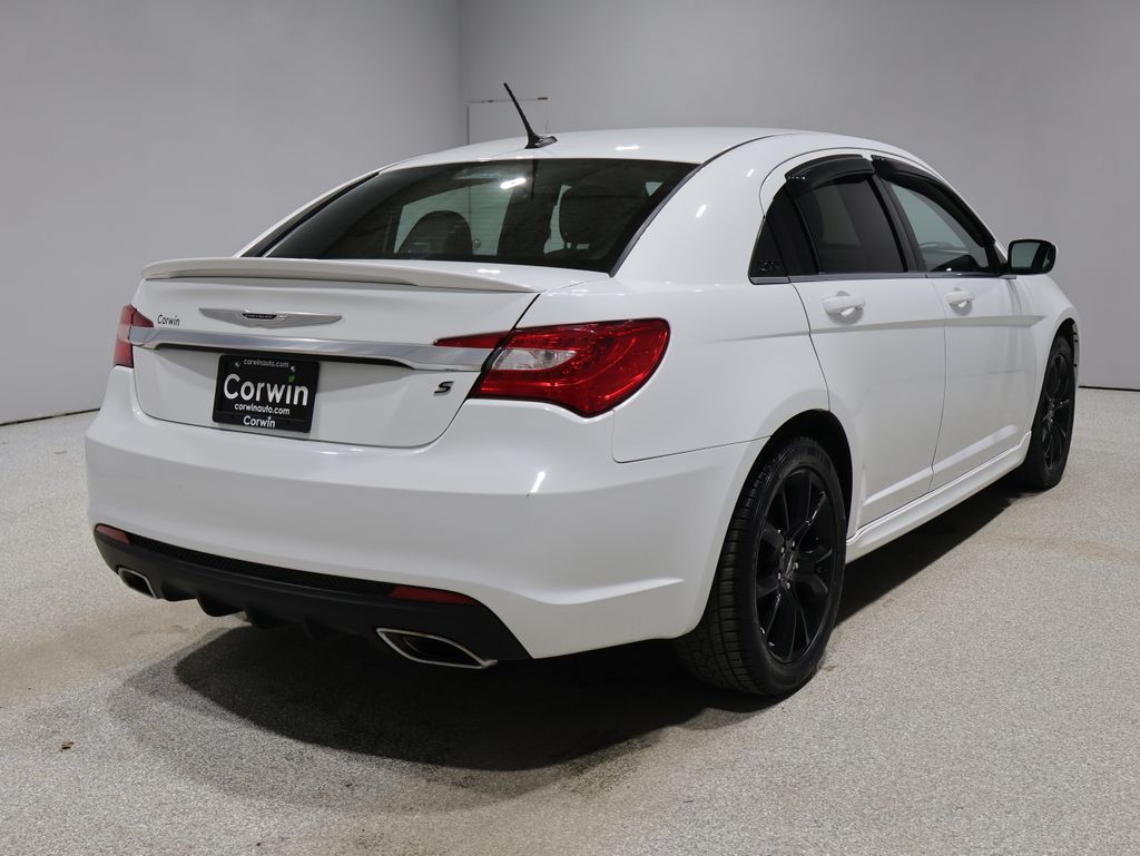 Used 2013 Chrysler 200 Limited with VIN 1C3CCBCG8DN736769 for sale in Fargo, ND