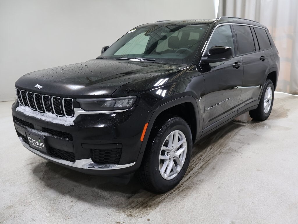 2025 Jeep Grand Cherokee Laredo photo 3