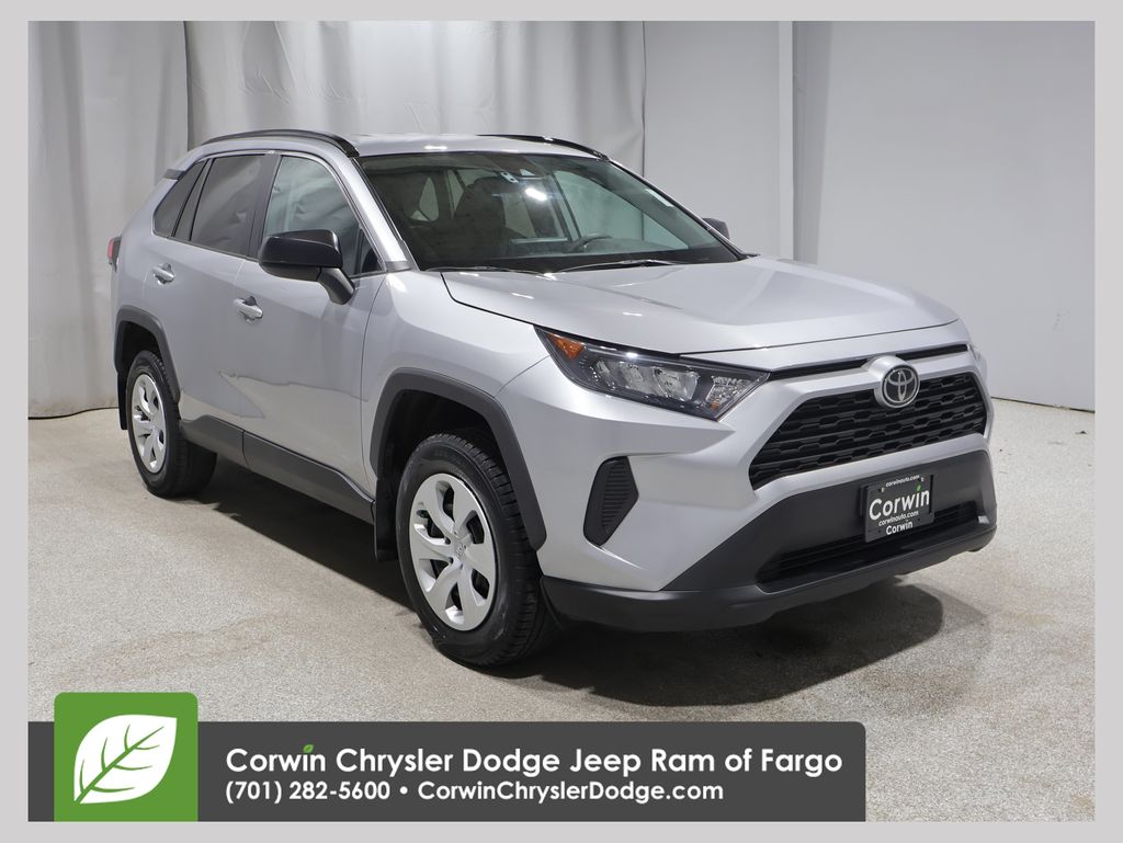 2021 Toyota RAV4 LE AWD's photo