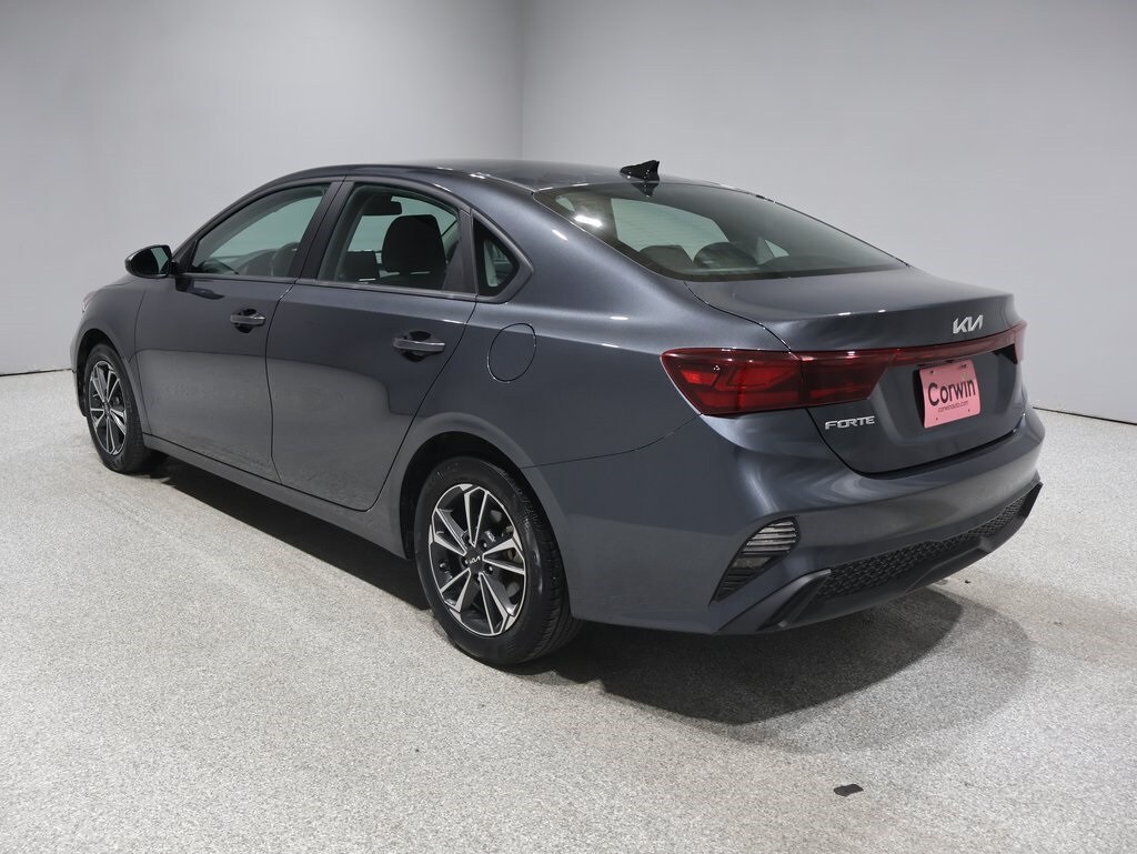 2024 Kia Forte LXS photo 4