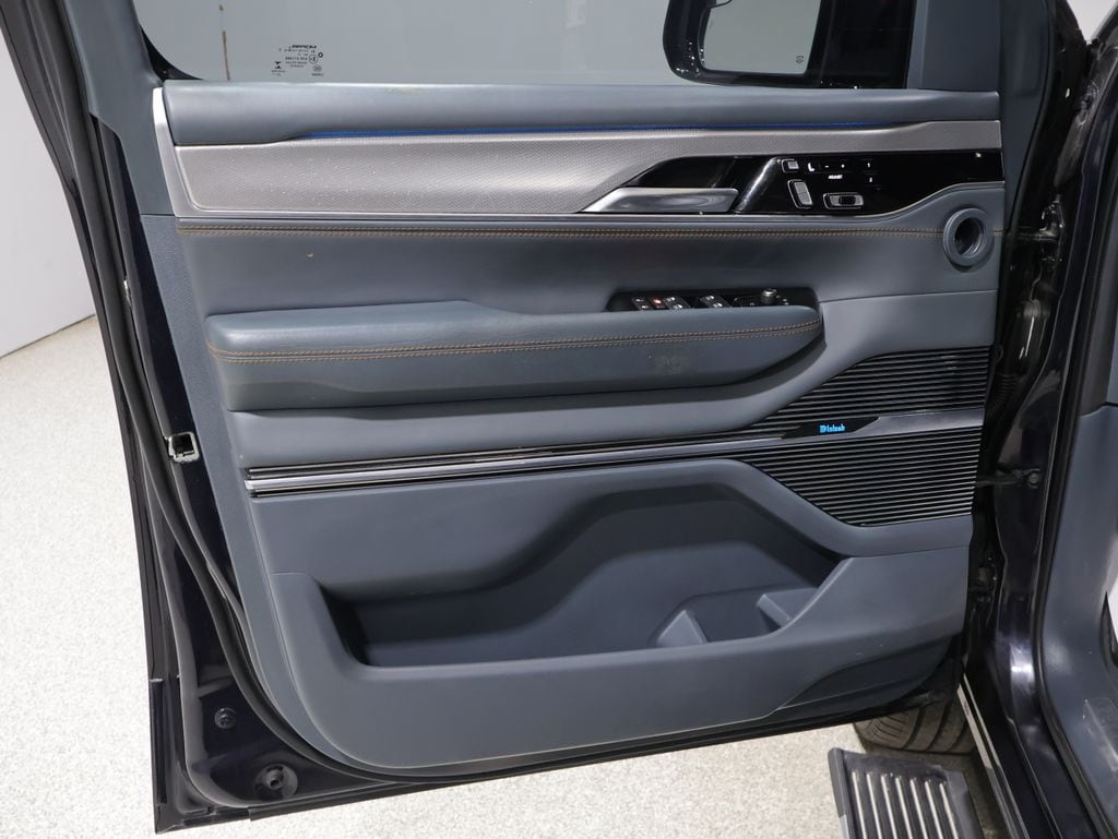 2022 Jeep Grand Wagoneer Series III - Photo 12