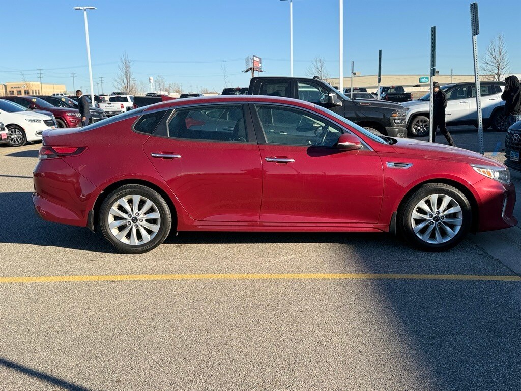 2018 Kia Optima S photo 3