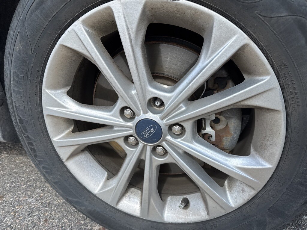 2019 Ford Escape SEL photo 2