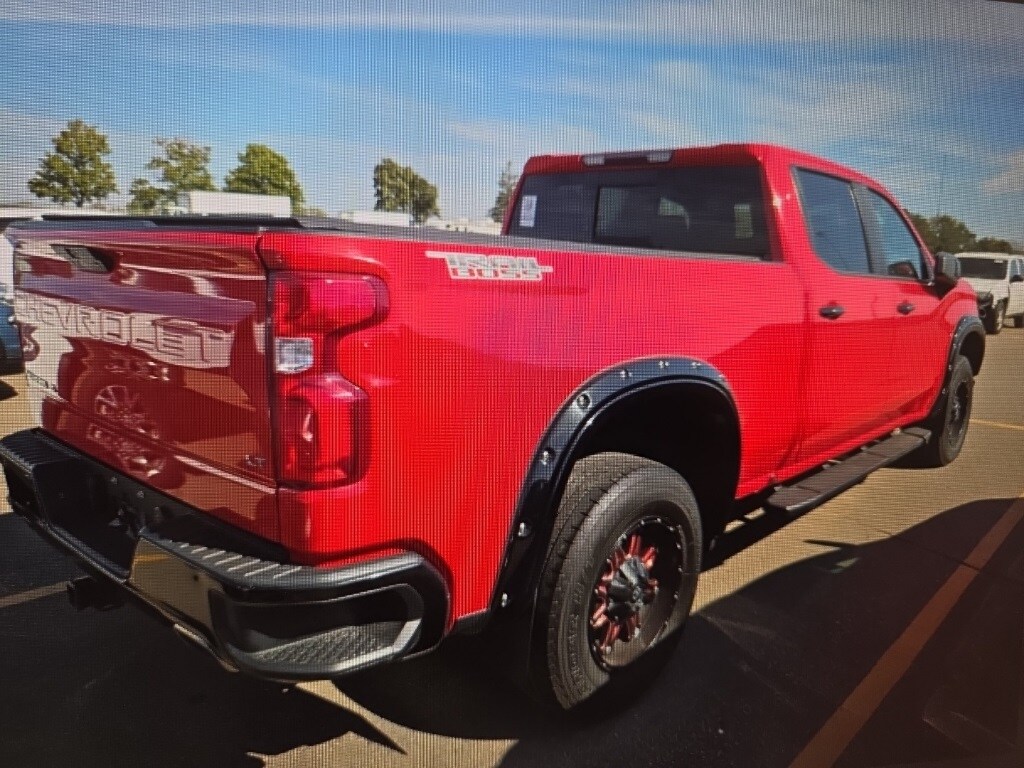 2019 Chevrolet Silverado Trail Boss LT photo 3