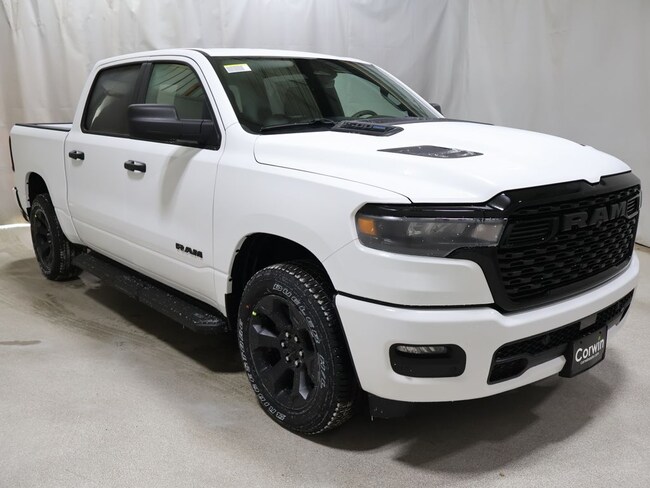 2026 Ram 1500 EXPRESS CREW CAB 4X4 5'7 BOX Pickup