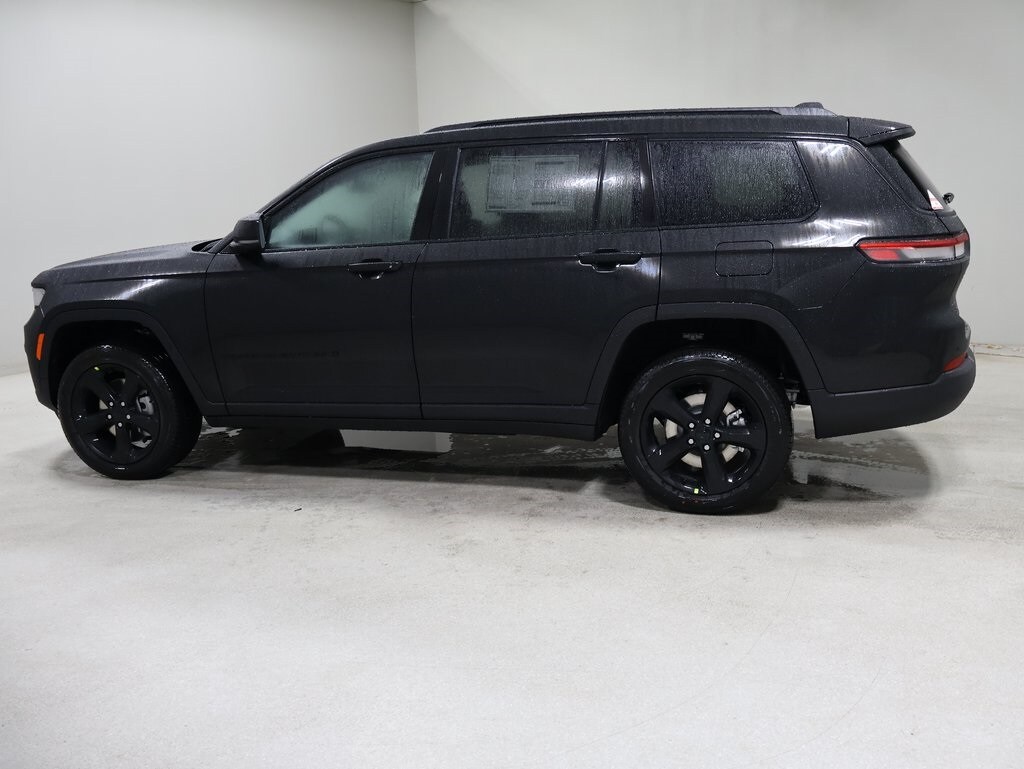 2025 Jeep Grand Cherokee Limited photo 3