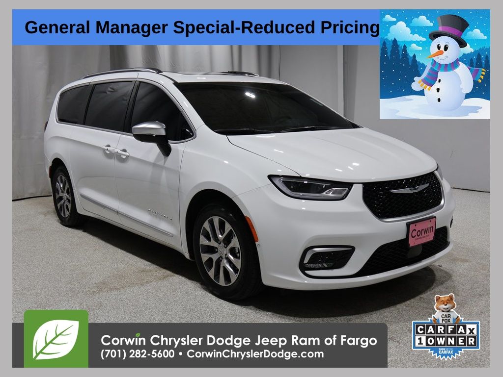 2025 Chrysler Pacifica PHEV Pinnacle's photo