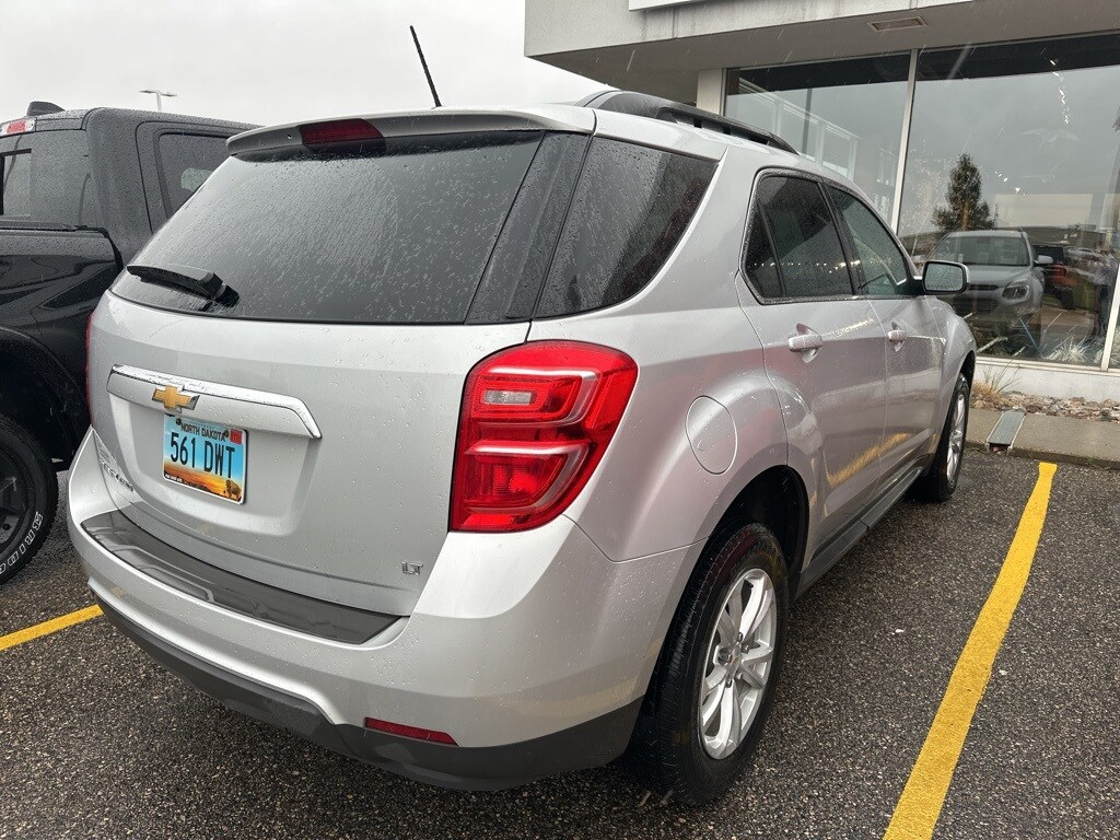 2017 Chevrolet Equinox LT photo 3