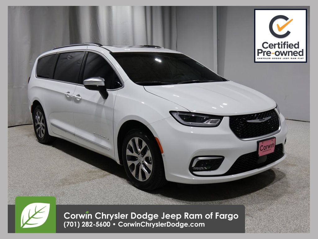 2025 Chrysler Pacifica PHEV Pinnacle's photo