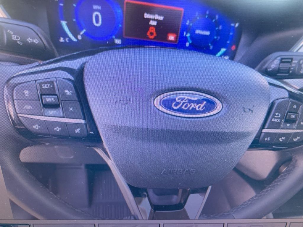 2022 Ford Escape Titanium photo 4