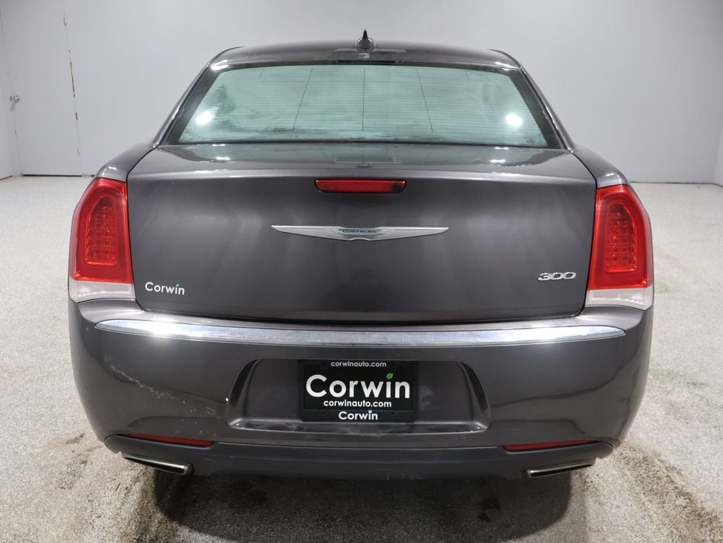 2015 Chrysler 300 Limited photo 3