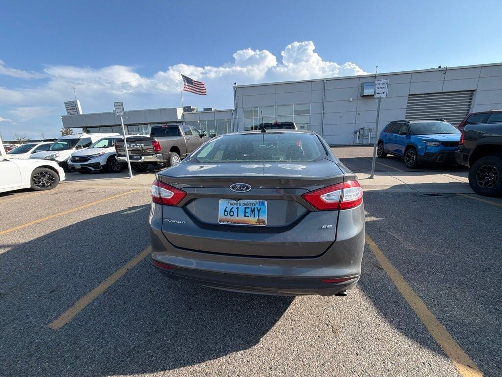 Used 2016 Ford Fusion SE Sedan