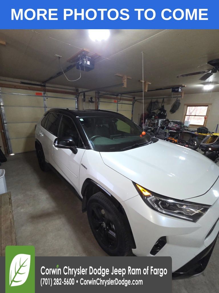 2021 Toyota RAV4 XSE's photo