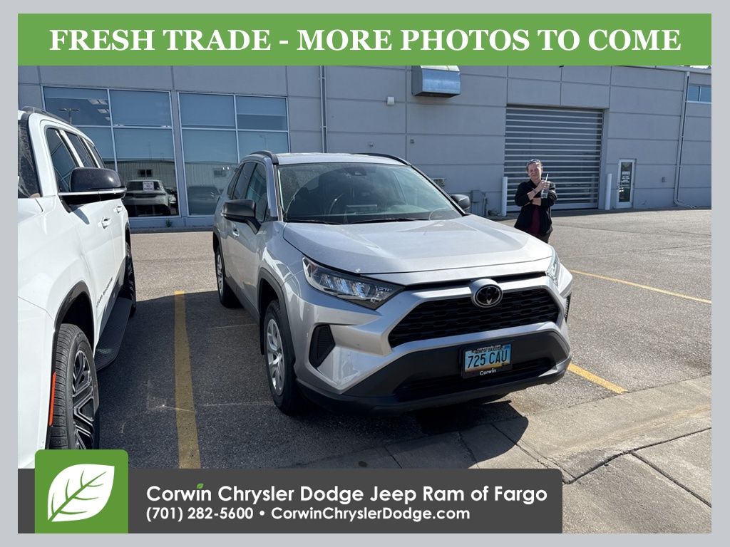 2021 Toyota RAV4 LE AWD's photo
