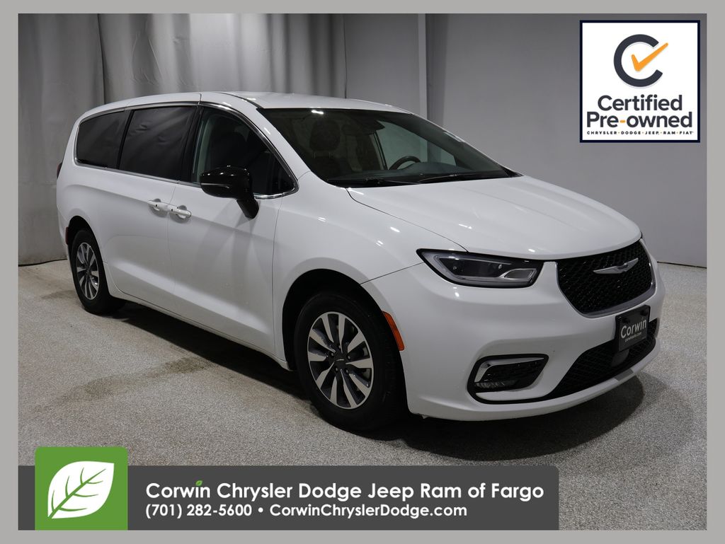 2024 Chrysler Pacifica PHEV Select