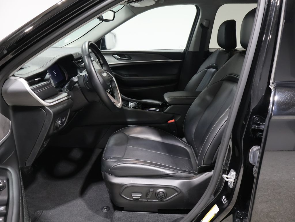 2022 Jeep Grand Cherokee Limited photo 3