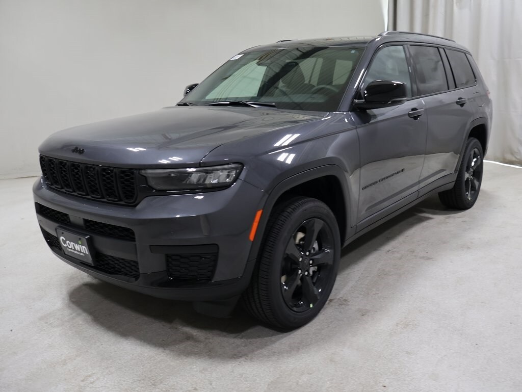2025 Jeep Grand Cherokee Altitude photo 2