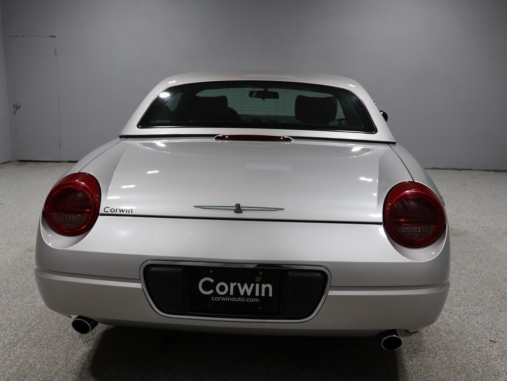 2004 Ford Thunderbird photo 3