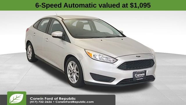 2016 Ford Focus SE's photo