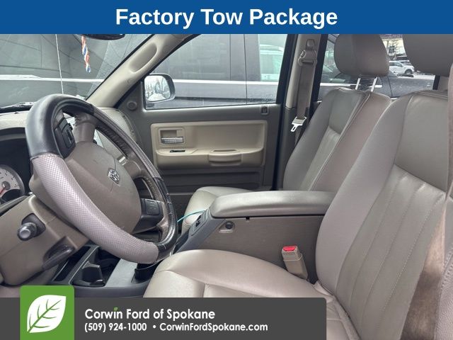 2005 Dodge Dakota Laramie Sport photo 2