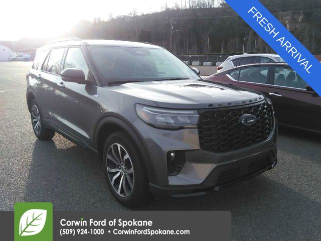 2025 Ford Explorer ST-LINE's photo