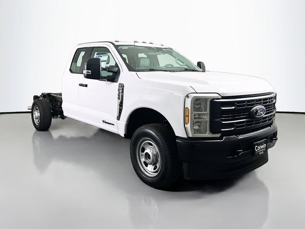 2026 Ford F-350 Super Duty Chassis Cab