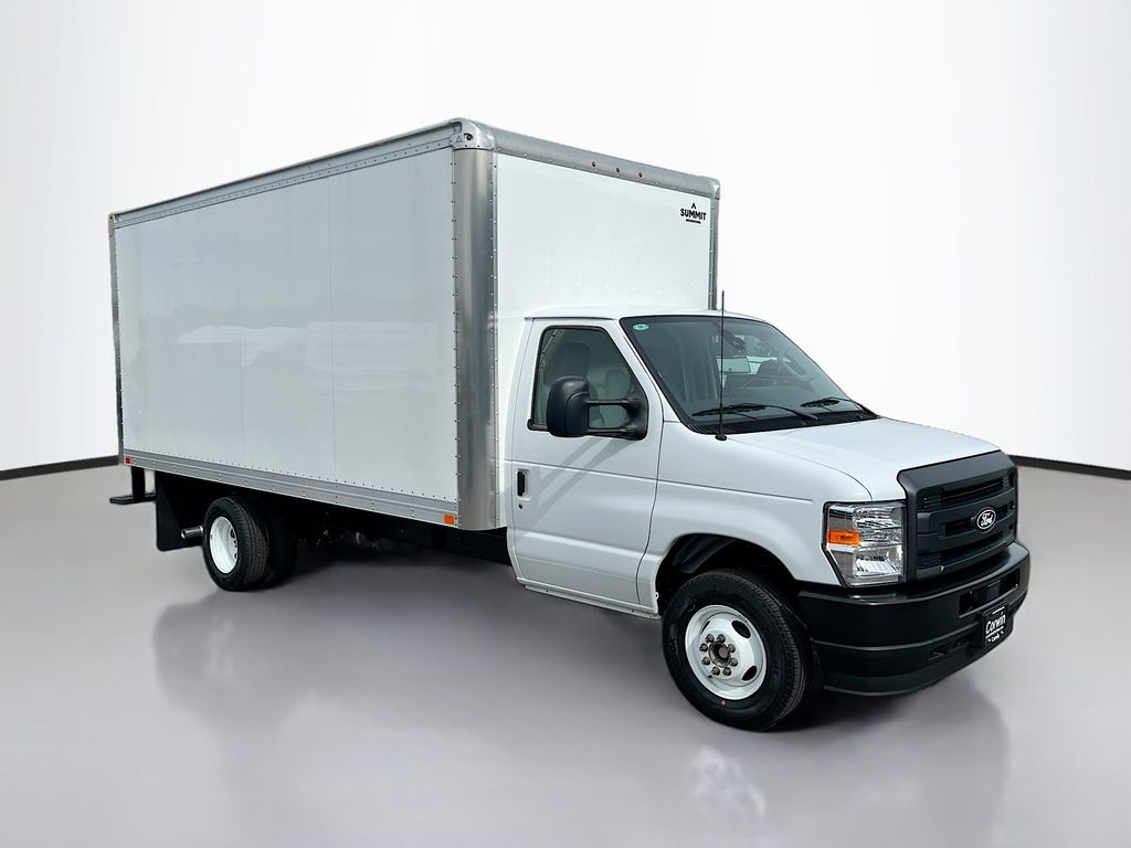 2027 Ford E-450 Cutaway Base Truck