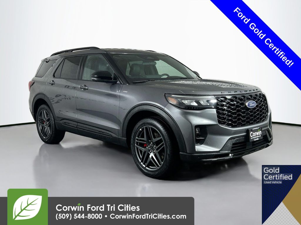 2025 Ford Explorer ST-LINE's photo