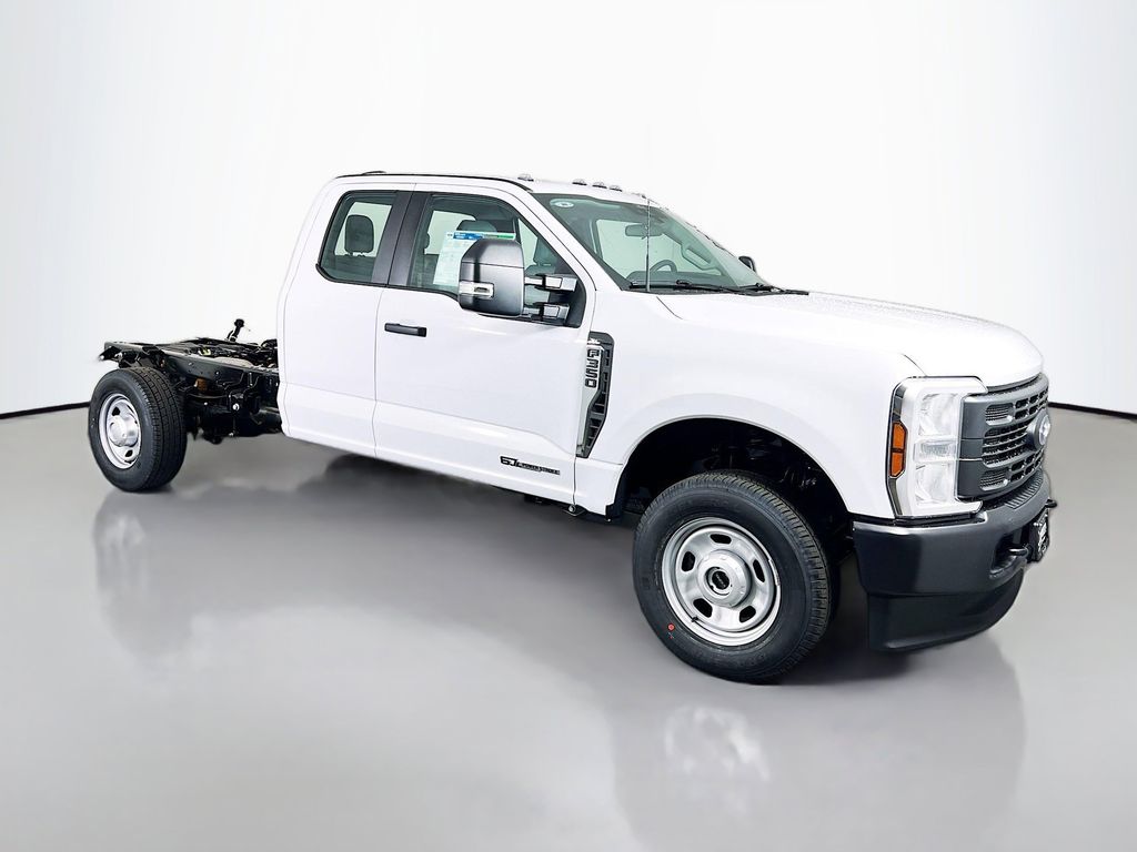 2026 Ford F-350 Super Duty Chassis Cab