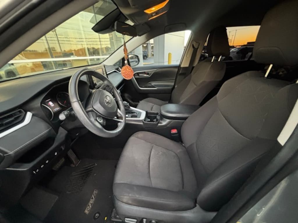 Used 2021 Toyota RAV4 XLE SUV