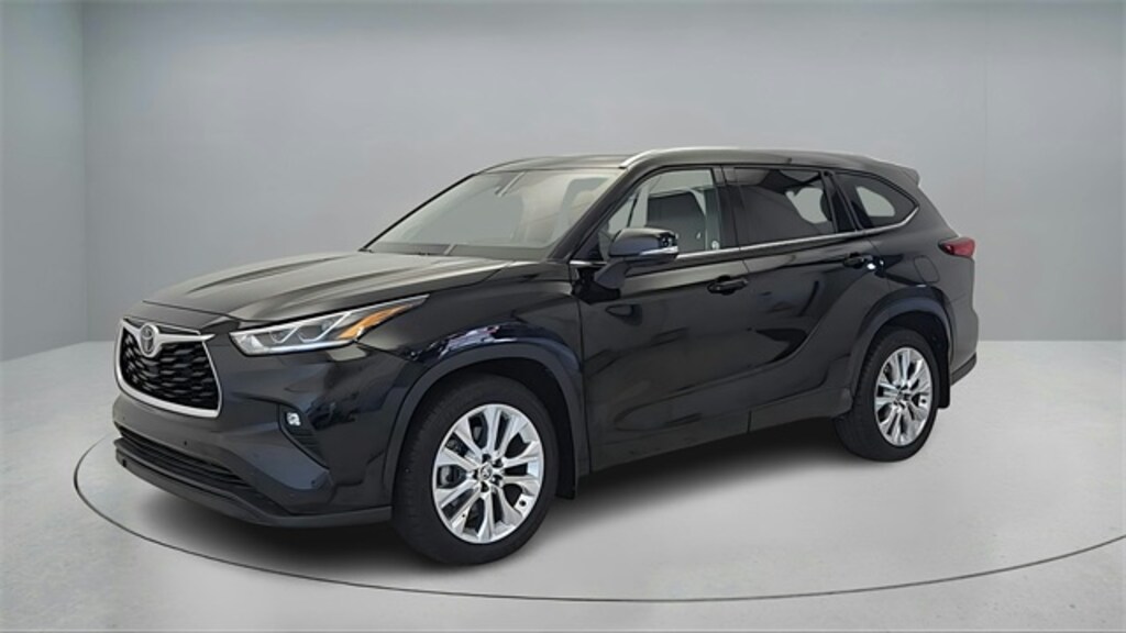 Used 2023 Toyota Highlander L SUV