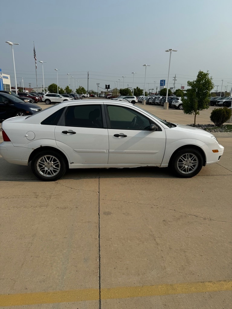 Used 2007 Ford Focus ZX4 SES with VIN 1FAFP34NX7W206761 for sale in Fargo, ND