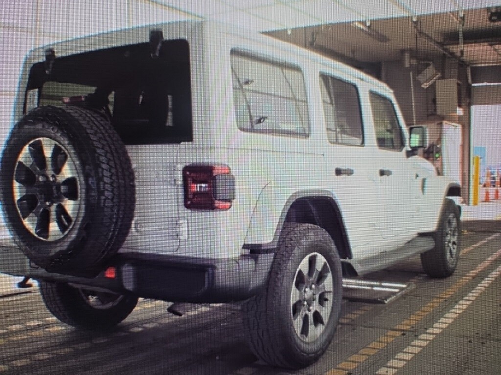 2019 Jeep Wrangler Unlimited Sahara photo 2