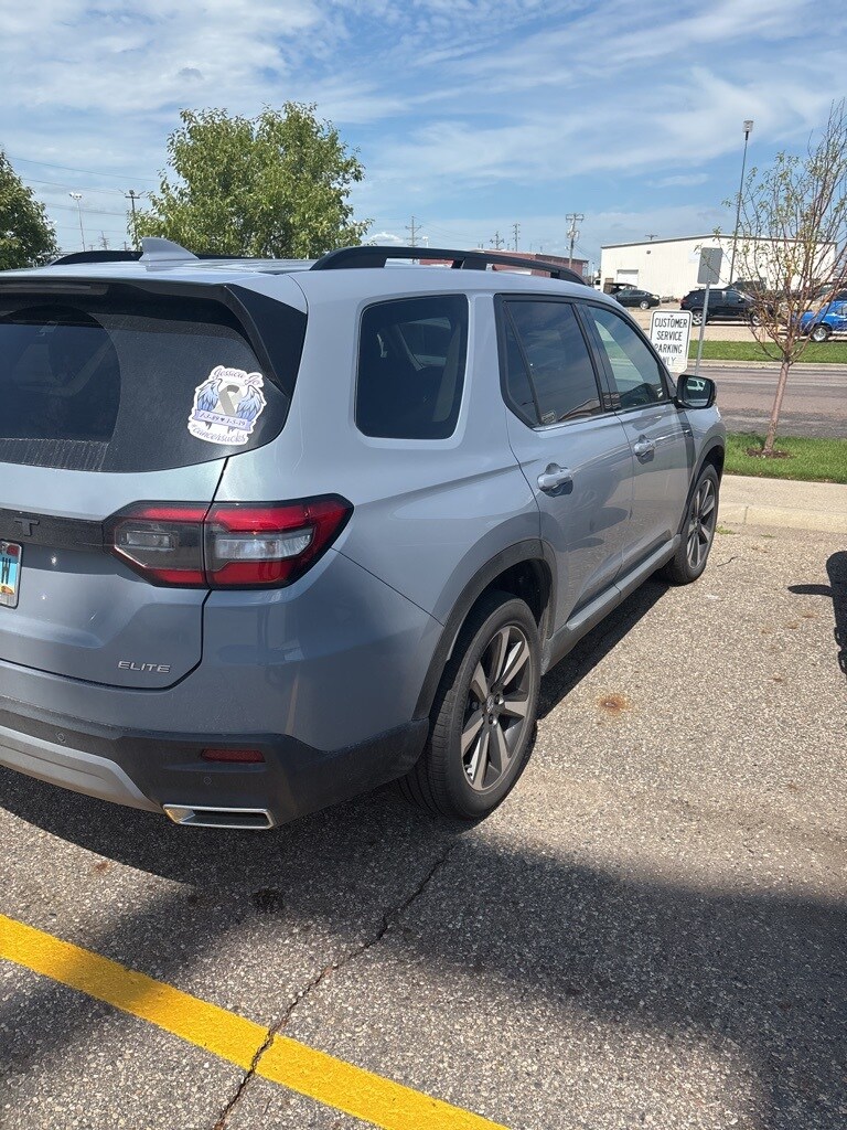 2024 Honda Pilot Elite photo 3