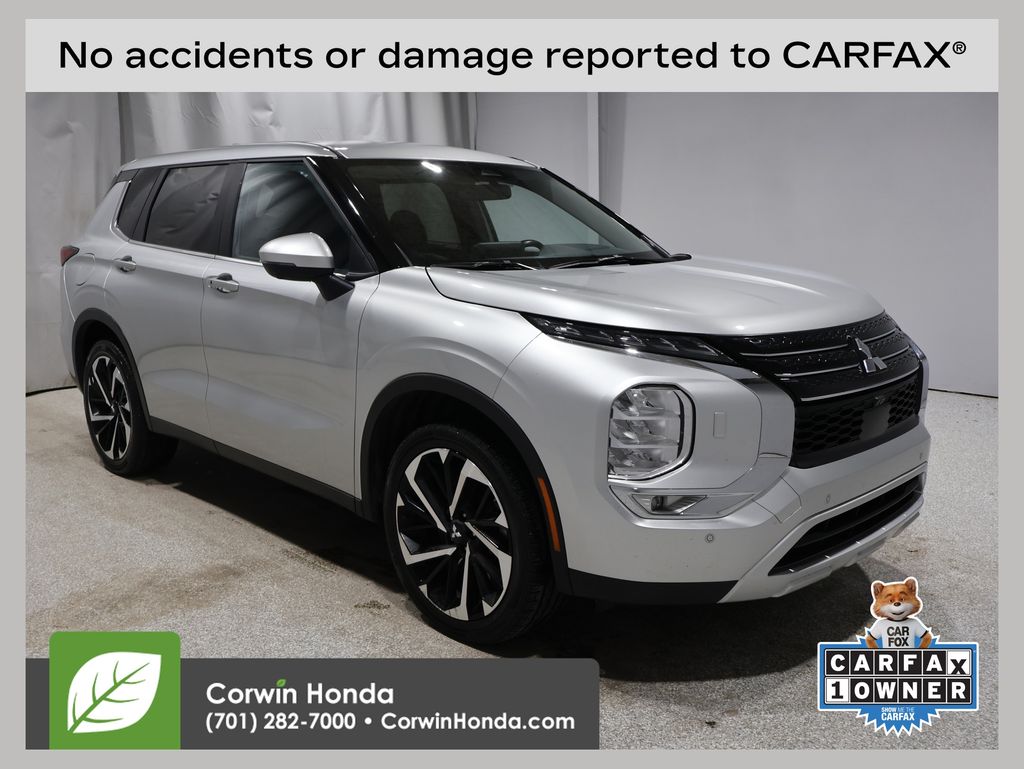 2024 Mitsubishi Outlander SE's photo