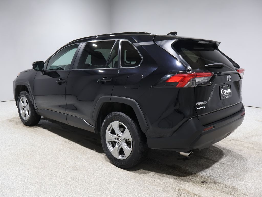 2024 Toyota RAV4 XLE photo 2