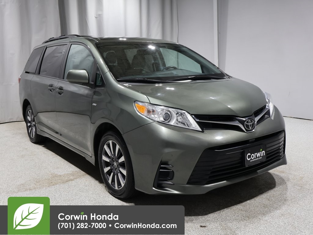 2018 Toyota Sienna LE