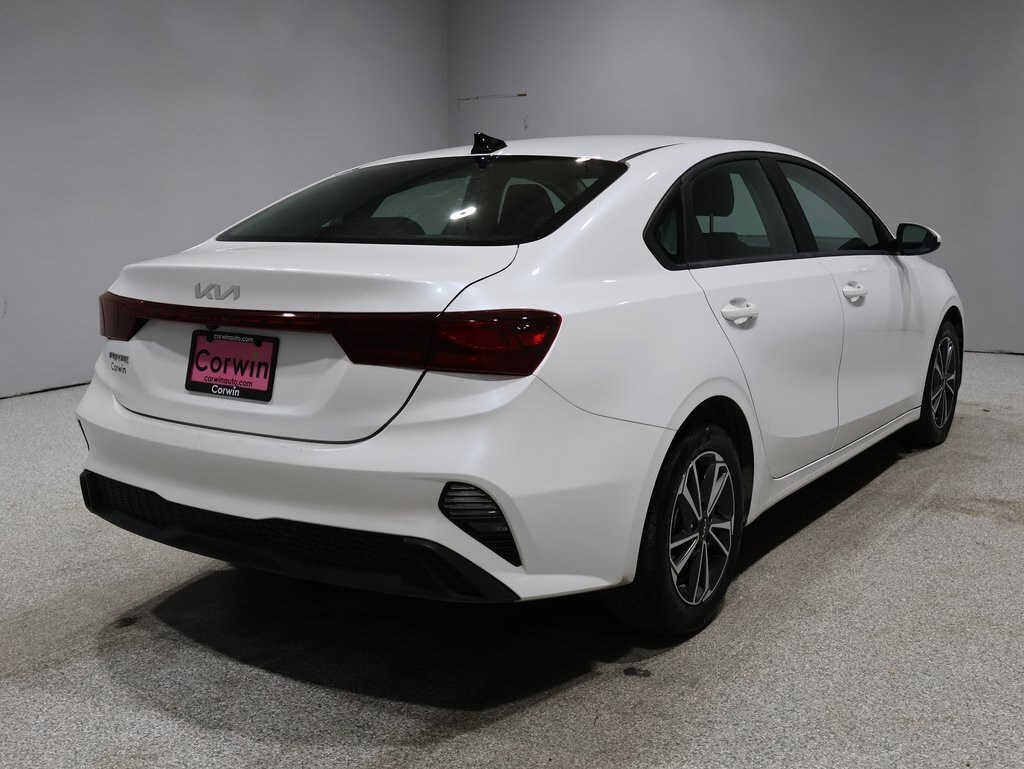 2024 Kia Forte LXS photo 2