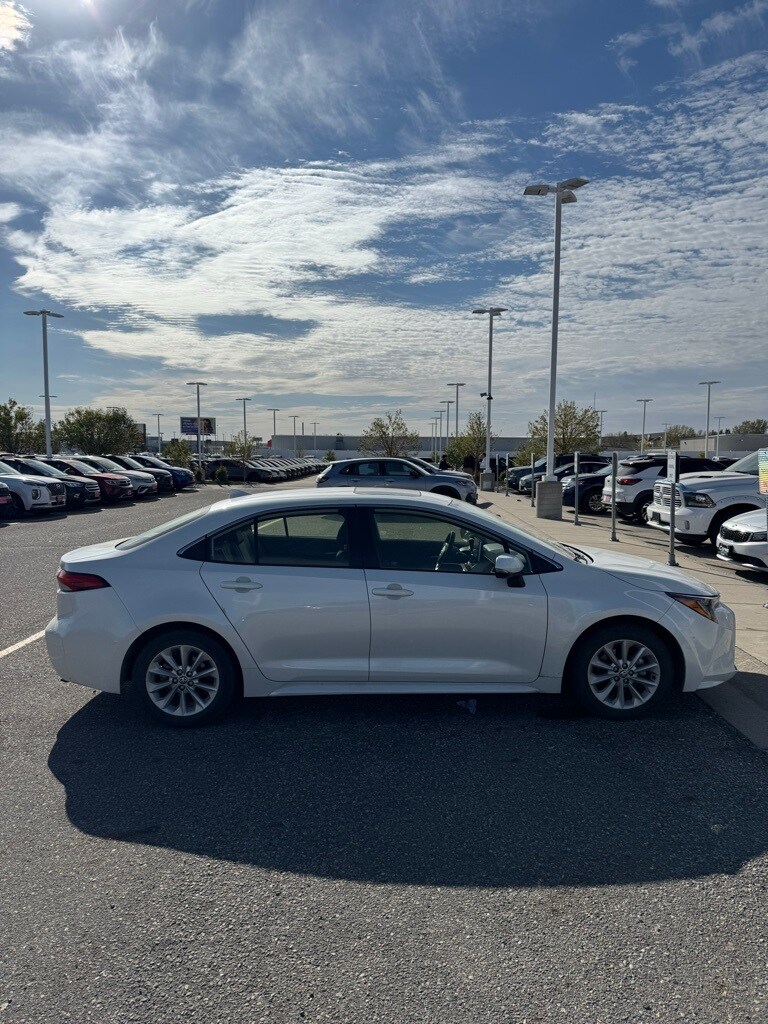 2020 Toyota Corolla XLE photo 2