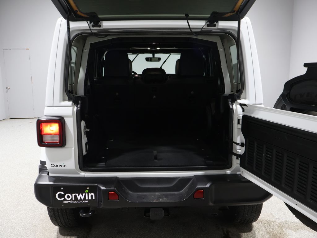 2022 Jeep Wrangler Unlimited Sahara photo 4