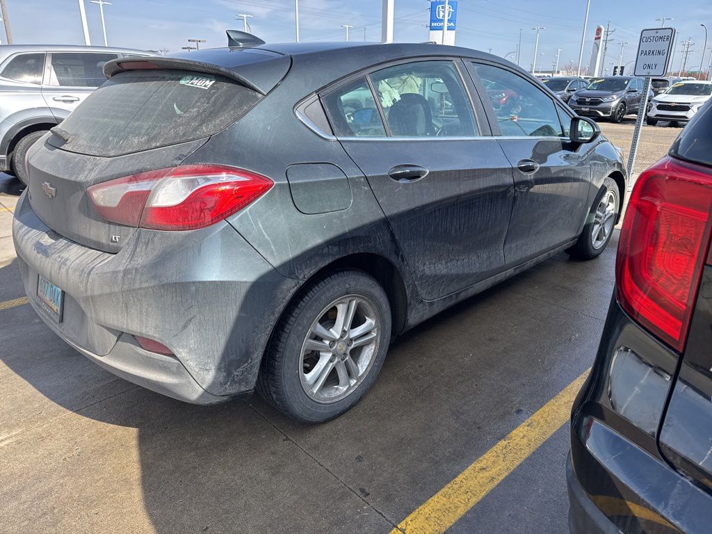 2018 Chevrolet Cruze LT photo 2