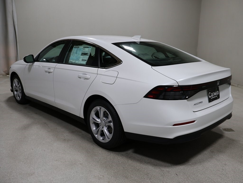 2025 Honda Accord LX photo 4