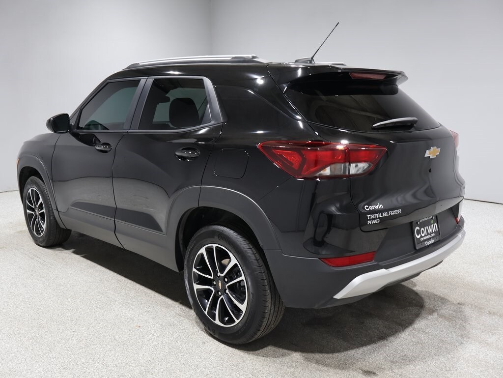 2025 Chevrolet Trailblazer LT photo 2