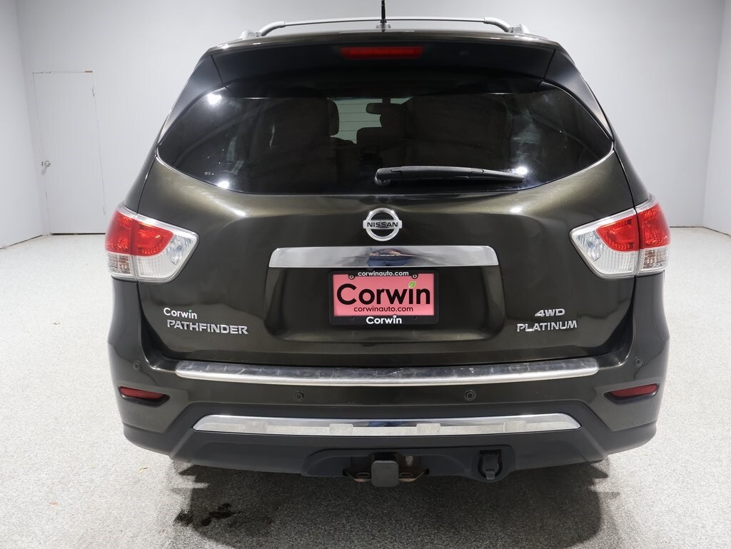 2015 Nissan Pathfinder Platinum photo 3