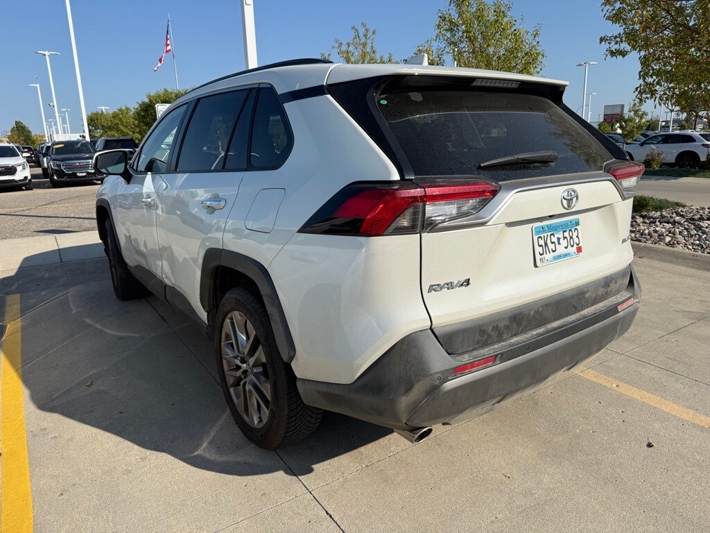2019 Toyota RAV4 Limited photo 3