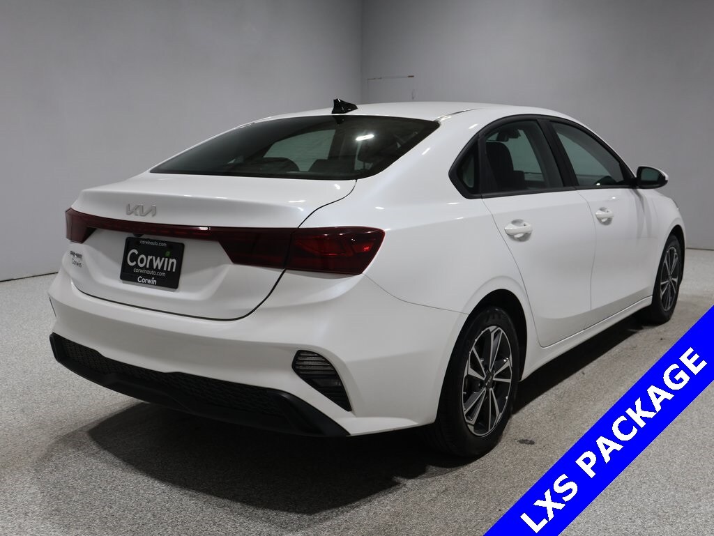 2024 Kia Forte LXS photo 2