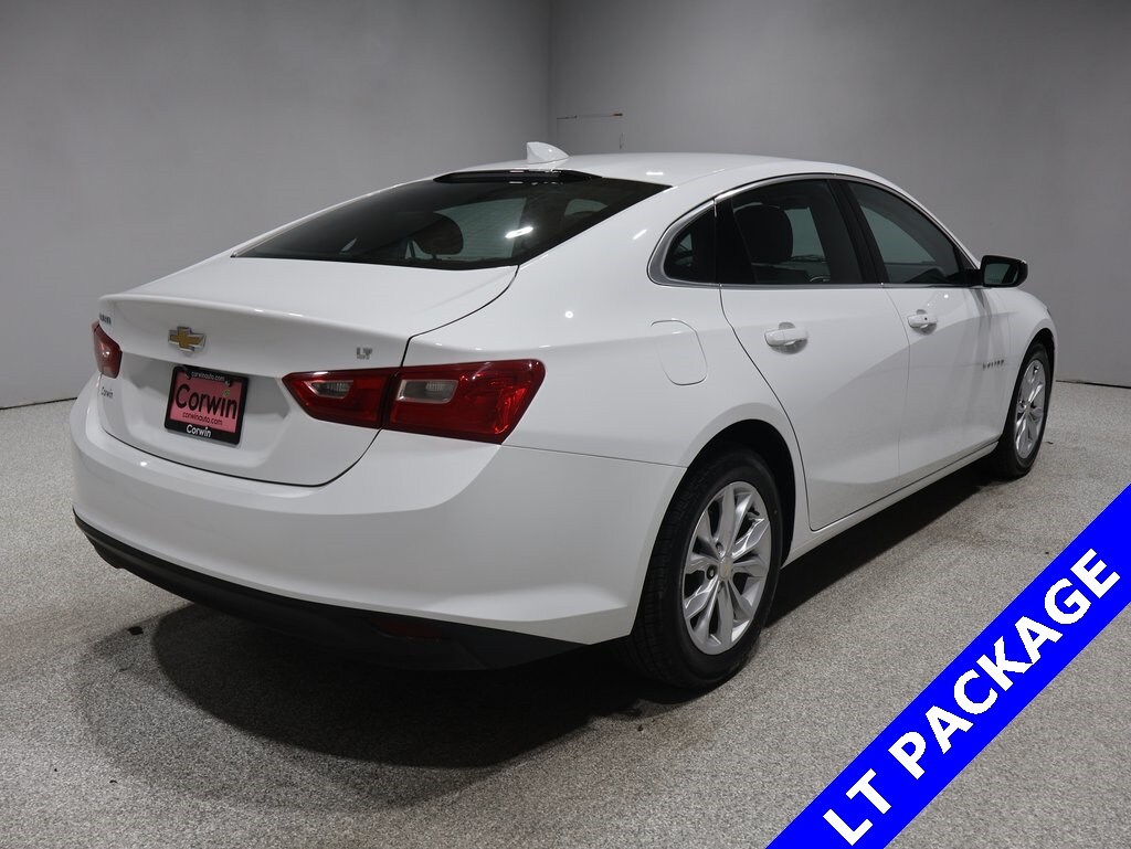 2023 Chevrolet Malibu 1LT photo 2