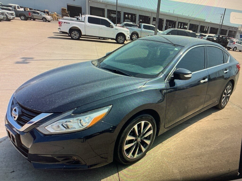 Used 2017 Nissan Altima SL with VIN 1N4AL3APXHC122485 for sale in Fargo, ND