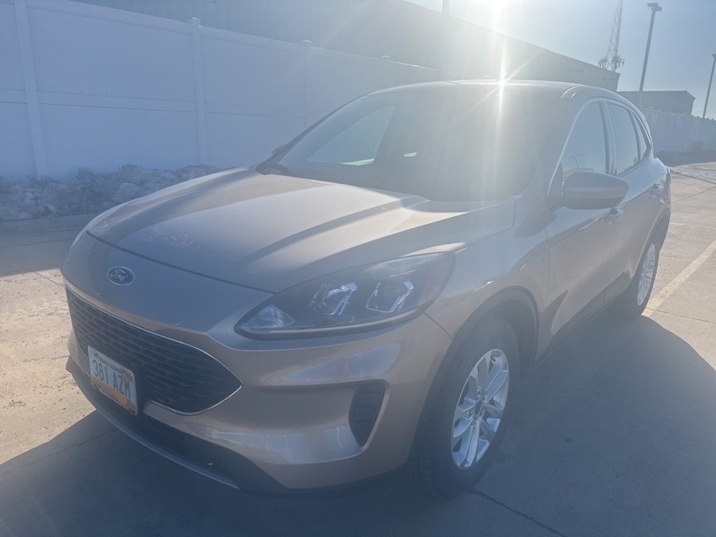 Used 2020 Ford Escape SE with VIN 1FMCU9G64LUB99496 for sale in Fargo, ND
